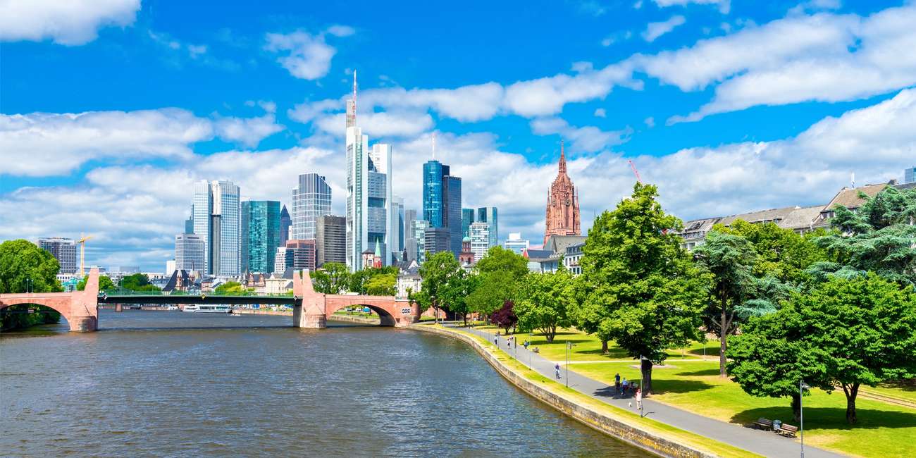 Tours en autobús hop-on hop-off en Fráncfort – Monumentos emblemáticos, vistas panorámicas y atracciones imprescindibles en 2025 Tours turísticos en autobús con paradas libres en Fráncfort, Alemania – Monumentos principales, atracciones famosas y rincones ocultos en 2025